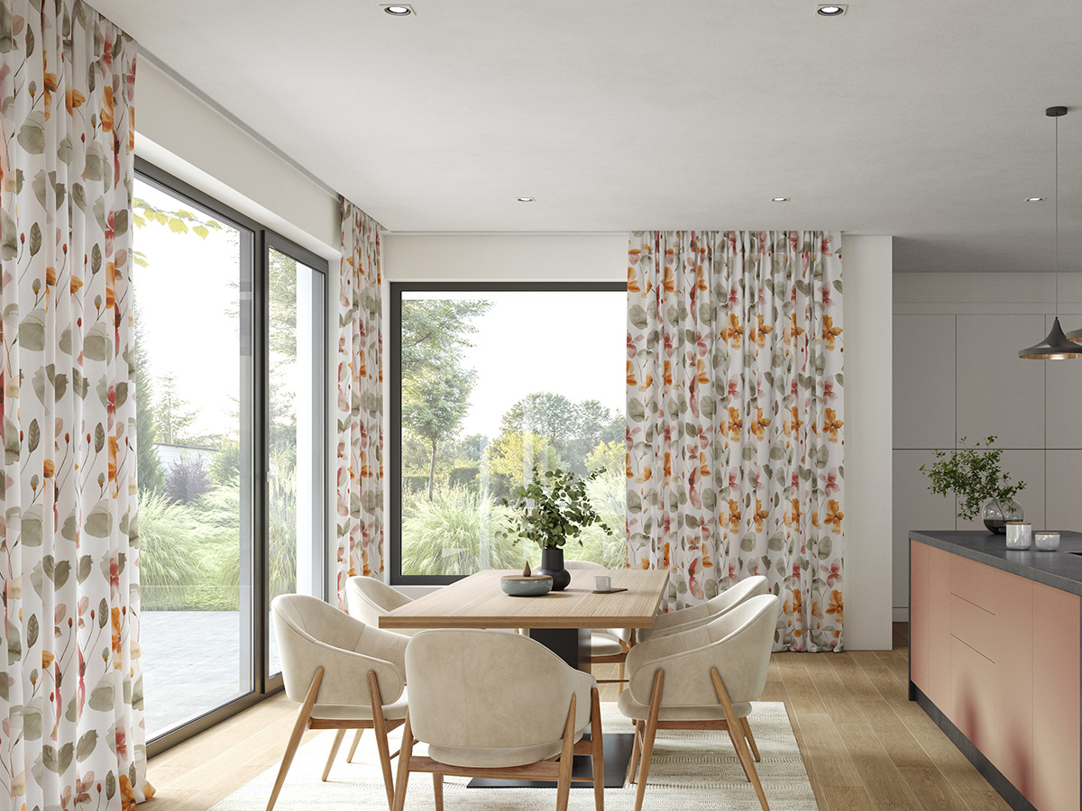 Stoff Finley. Ein Bild im Esszimmer eines Hauses. Im Fokus steht der Vorhang.